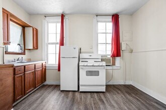 537 Fletcher Ave, Unit 4 in Indianapolis, IN - Building Photo - Building Photo