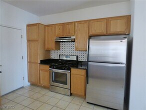 1814 Cypress Bay Ave in Henderson, NV - Foto de edificio - Building Photo