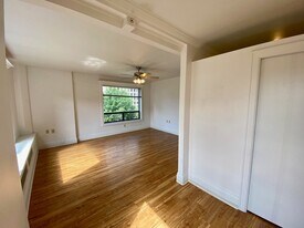 The Exeter in Seattle, WA - Building Photo