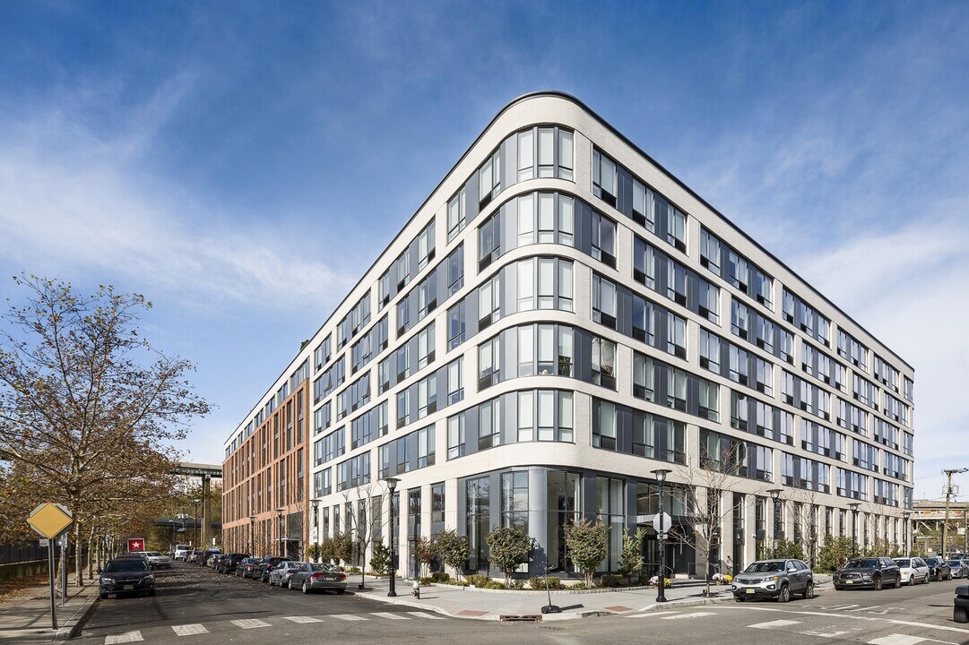 372 9th St in Jersey City, NJ - Building Photo