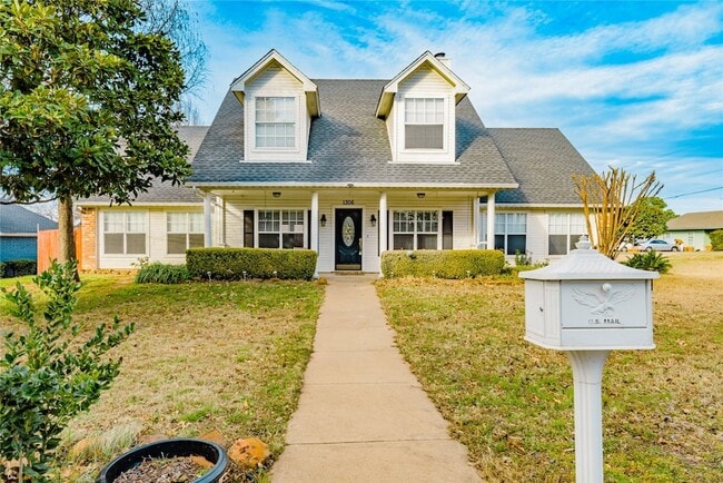 property at 1306 Lakeside Dr