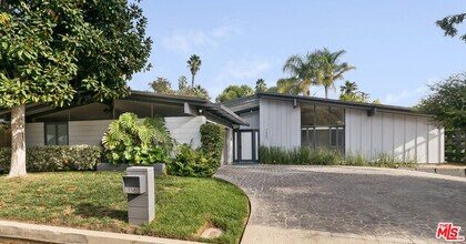 7560 Lolina Ln in Los Angeles, CA - Building Photo - Building Photo