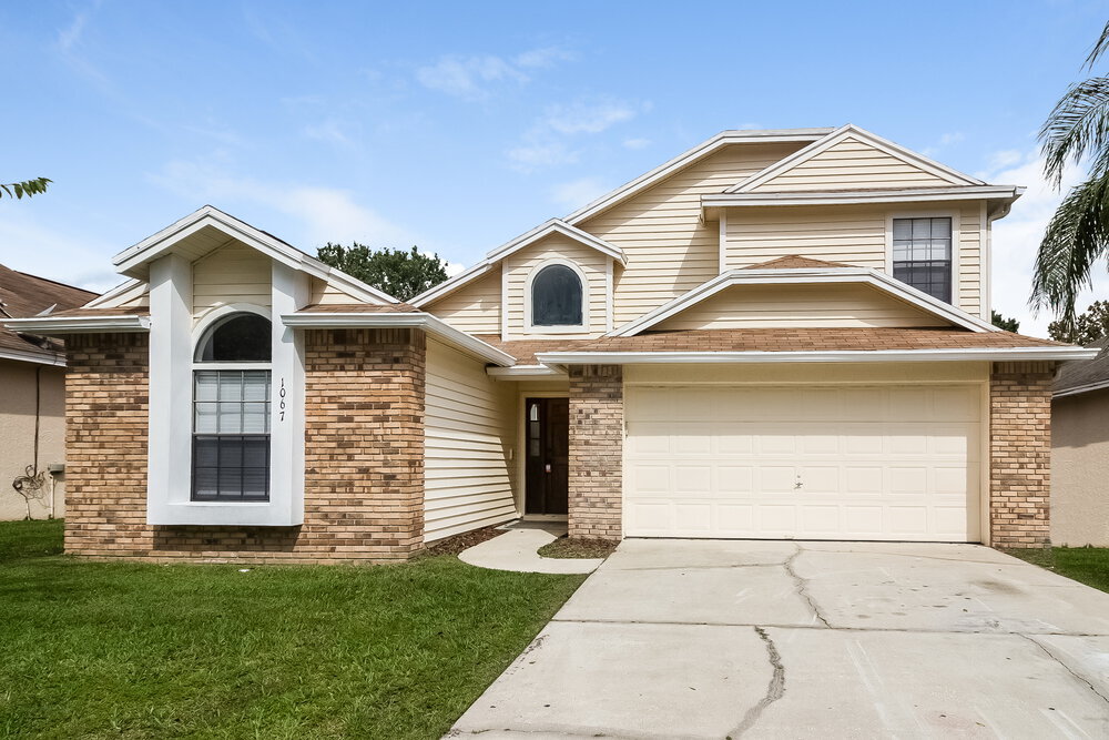 1067 Manigan Ave in Oviedo, FL - Foto de edificio