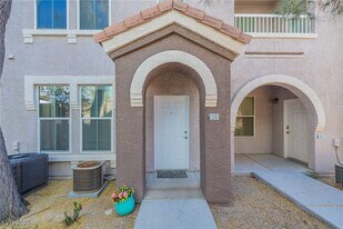 10001 Peace Way in Las Vegas, NV - Building Photo