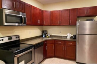 676 N 33rd St in Philadelphia, PA - Building Photo - Building Photo