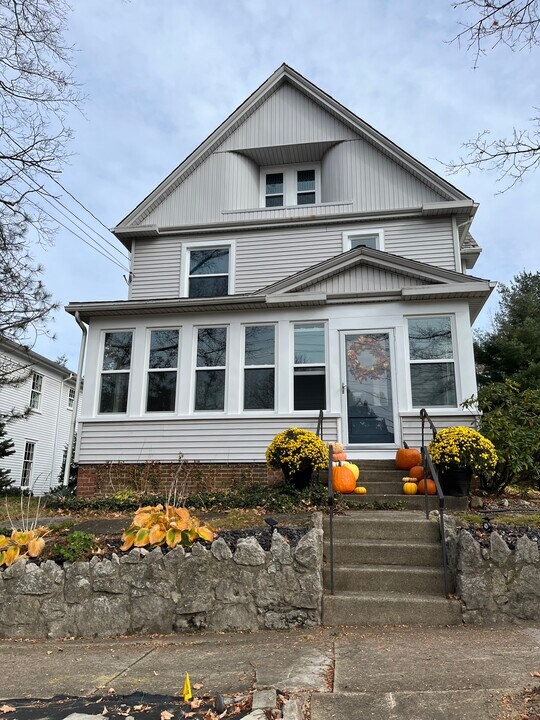 325 S Main St, Unit 2 in Poland, OH - Foto de edificio