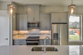 736 N Plano Rd in Richardson, TX - Building Photo - Building Photo