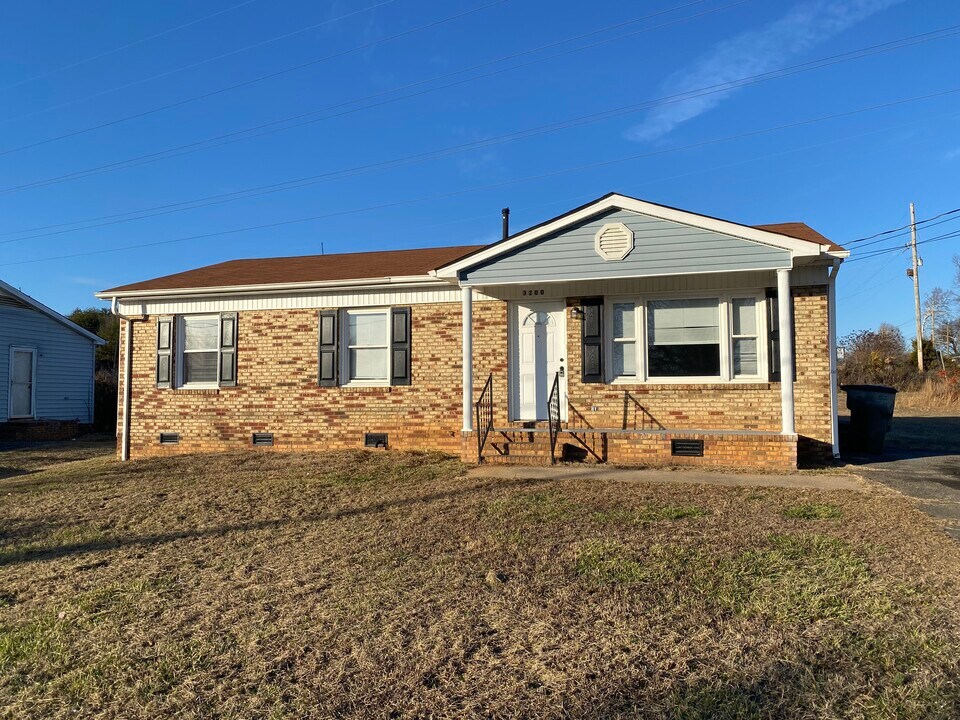 3200 Northwynn Dr in Gastonia, NC - Building Photo