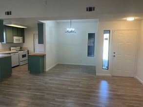 402 Oakwood Ct in Tehachapi, CA - Building Photo - Building Photo