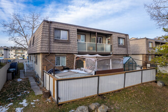 6813 Centre St NW in Calgary, AB - Building Photo - Primary Photo