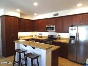 32 Secret Hollow Ln in Thousand Oaks, CA - Building Photo - Building Photo