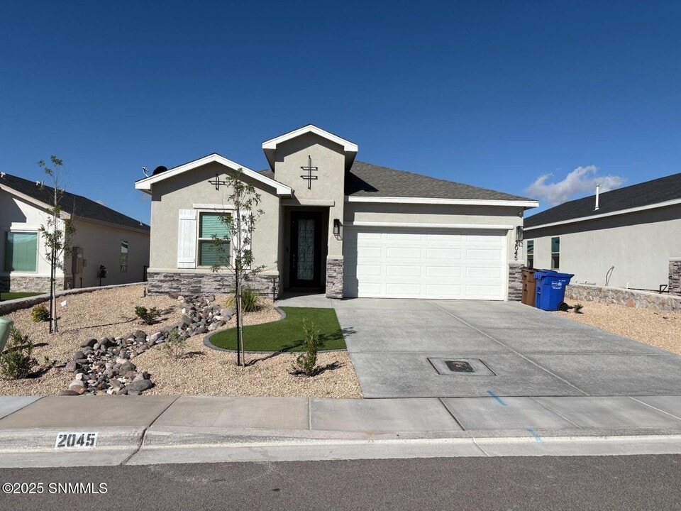 2045 Montosa Rd in Las Cruces, NM - Building Photo