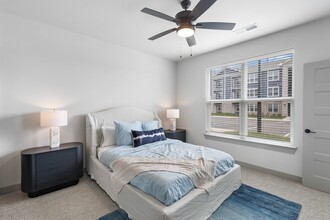 The Warren Apartments in Jeffersonville, IN - Foto de edificio - Building Photo