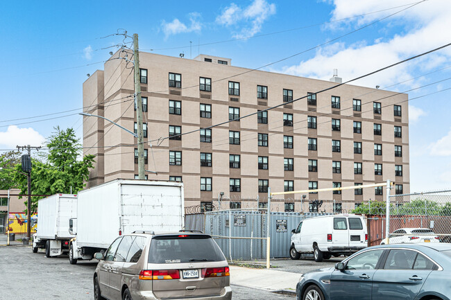 175-21 149th Ave in New York, NY - Foto de edificio - Building Photo