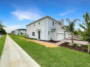 218 Nine Iron Dr in Davenport, FL - Building Photo - Building Photo