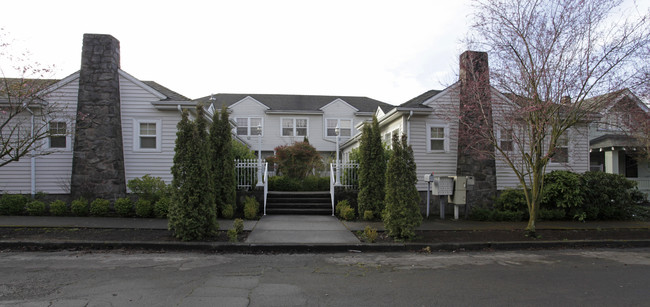 Courtyard Apartments in Vancouver, WA - Building Photo - Building Photo