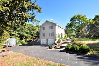 274 Smith St in South Windsor, CT - Building Photo - Building Photo