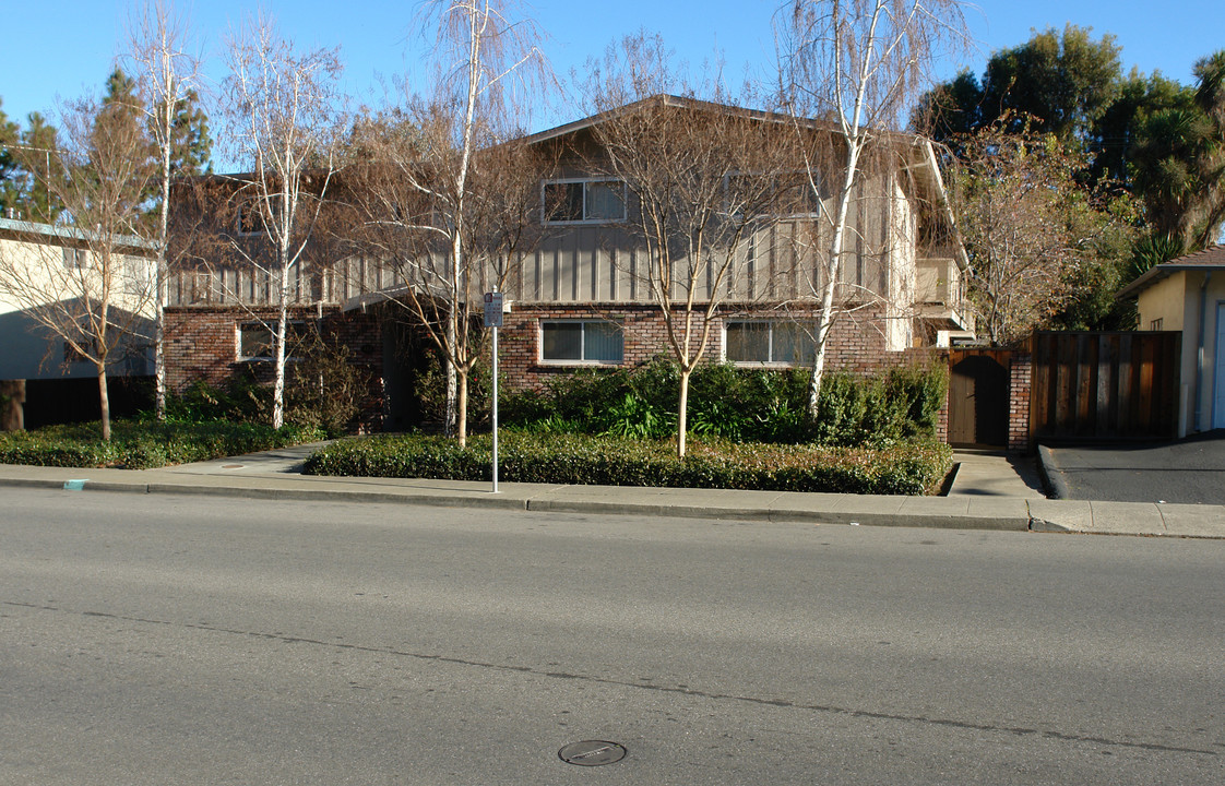 487 Ortega Ave in Mountain View, CA - Foto de edificio