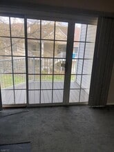27 Townsend Ct in Franklin Park, NJ - Building Photo - Building Photo