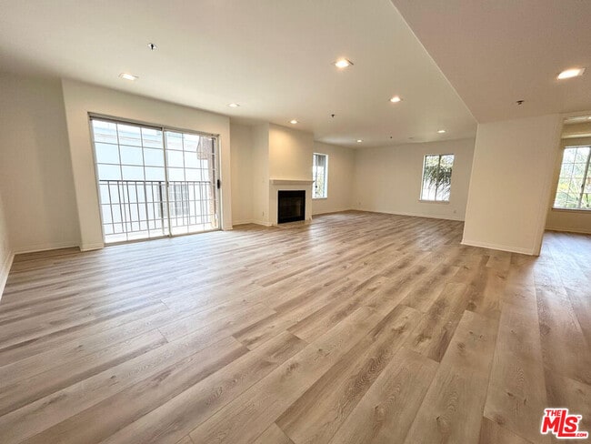 11734 Montana Ave in Los Angeles, CA - Building Photo - Building Photo