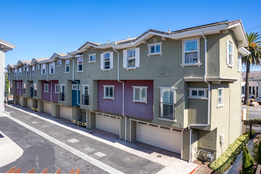 Genesis Villas Townhomes in Fremont, CA - Building Photo