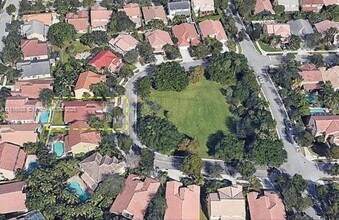 159 Cameron Ct in Weston, FL - Building Photo - Building Photo