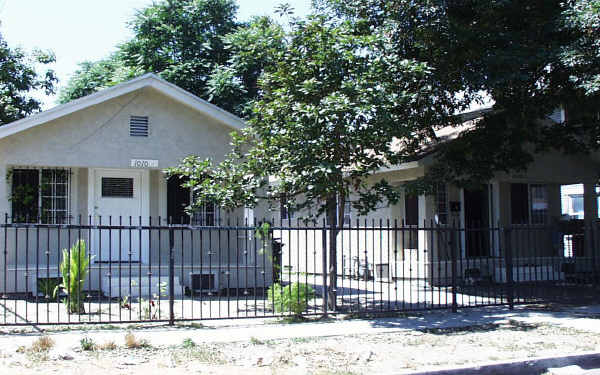 1008-1012 1/2 E 41st Pl in Los Angeles, CA - Building Photo