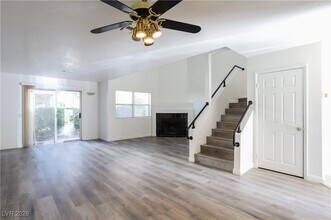 6250 W Flamingo Rd in Las Vegas, NV - Foto de edificio - Building Photo