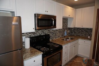 5570-5580 W 10th Ave in Lakewood, CO - Building Photo - Building Photo