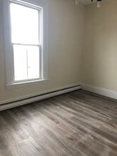 295 Brown St in Westbrook, ME - Building Photo - Building Photo