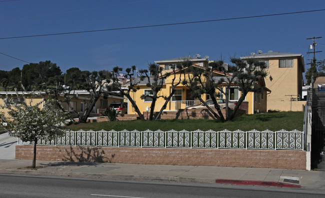 4023 Eagle Rock Blvd in Los Angeles, CA - Foto de edificio - Building Photo