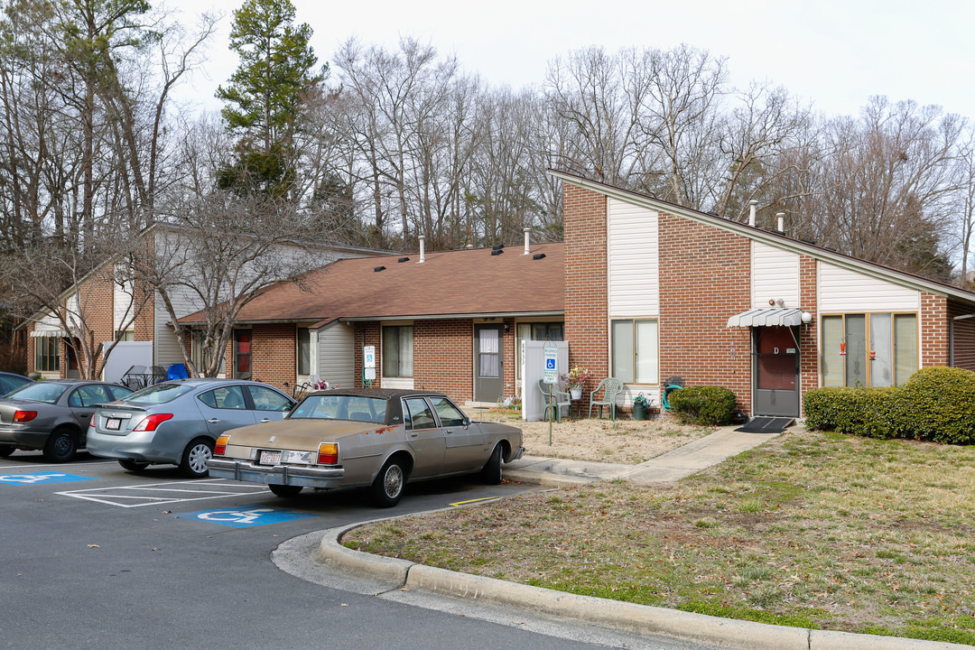 Montclair Apartments in Charlotte, NC - Building Photo