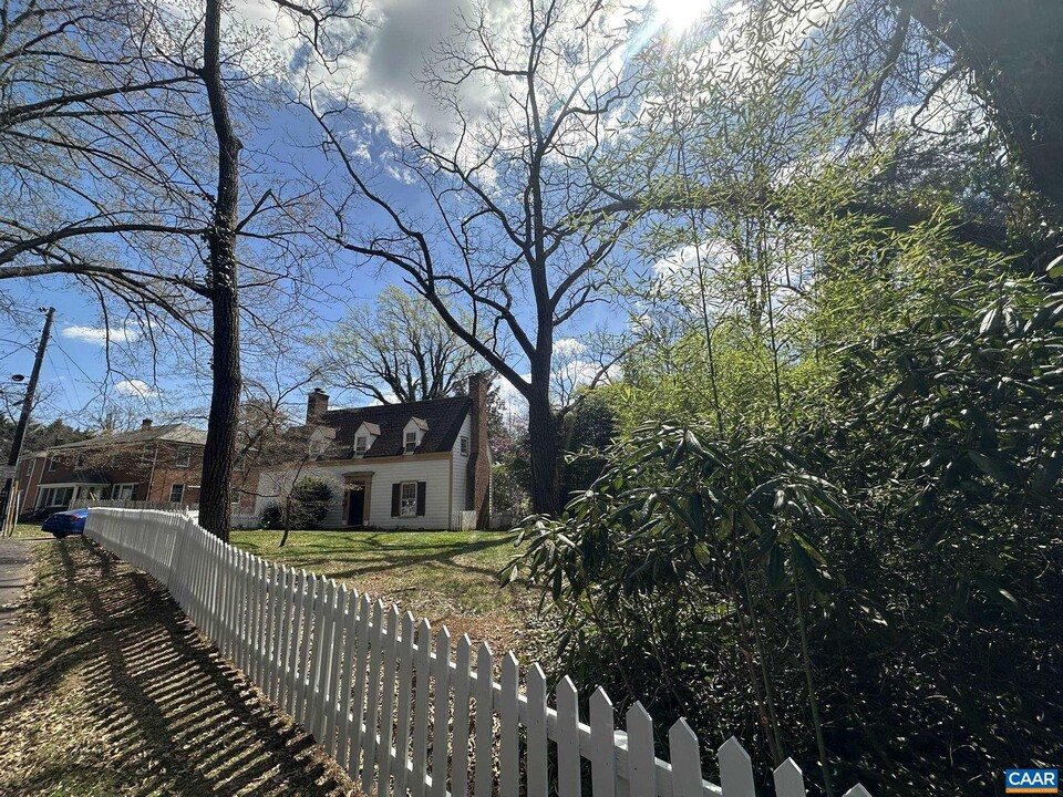 1804 Chelsea Dr in Charlottesville, VA - Building Photo