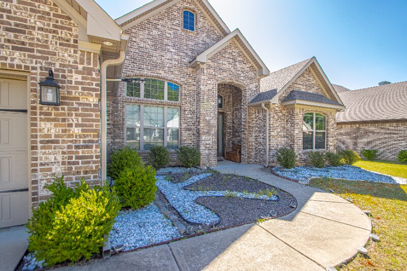 7902 S Shoreline Blvd in Benton, AR - Building Photo