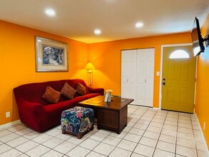 8871 Belmont St in Cypress, CA - Foto de edificio - Building Photo