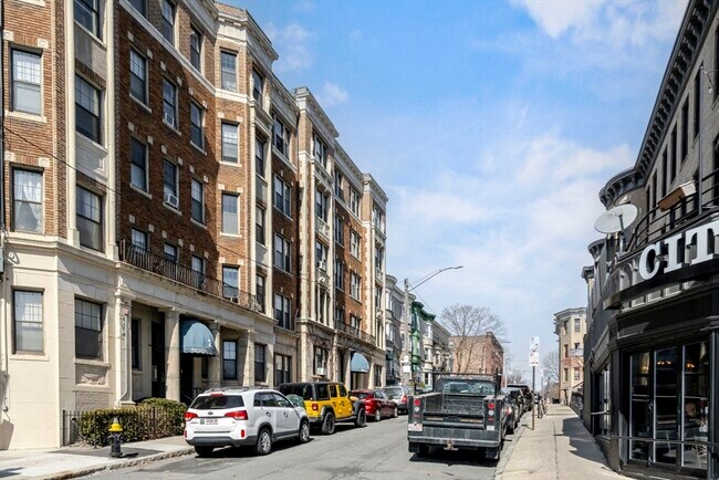 3 Sutherland Rd, Unit #1 in Boston, MA - Building Photo - Building Photo