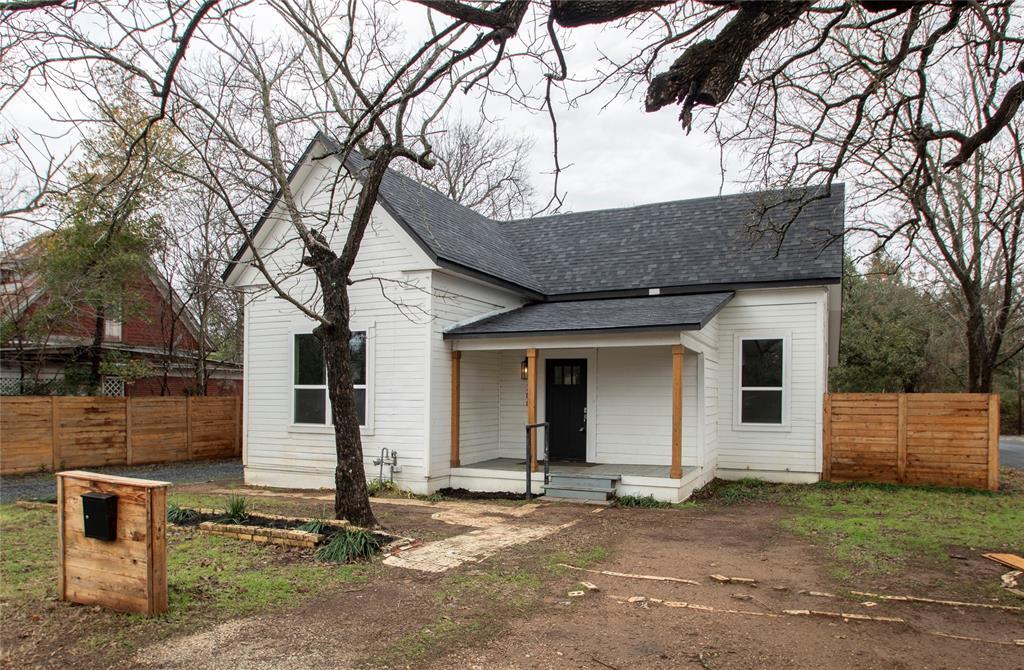 300 W 3rd St in Elgin, TX - Foto de edificio