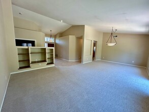 3270 Avenida Magoria in Escondido, CA - Building Photo - Building Photo