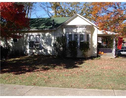 103 N School St in Fayetteville, AR - Foto de edificio - Building Photo