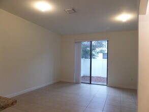 9328 W 33rd Way in Hialeah, FL - Building Photo - Building Photo