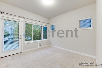 19225 Damson Rd in Lynnwood, WA - Building Photo - Building Photo