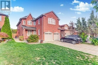 35 Hartrick Pl in Whitby, ON - Building Photo - Building Photo