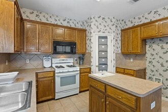 702 Dover Ln in Round Rock, TX - Building Photo - Building Photo