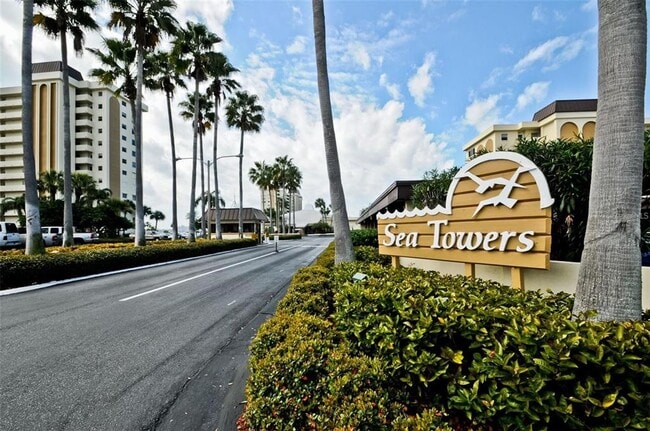 4550 Cove Cir in St. Petersburg, FL - Building Photo - Building Photo