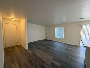 2482 Fox Ave in Kingman, AZ - Building Photo - Building Photo