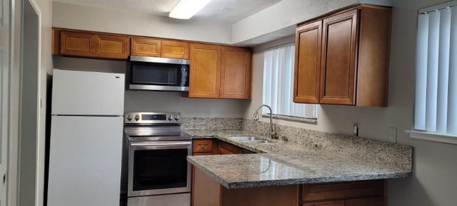 6140 Gloria Dr in Sacramento, CA - Building Photo - Building Photo