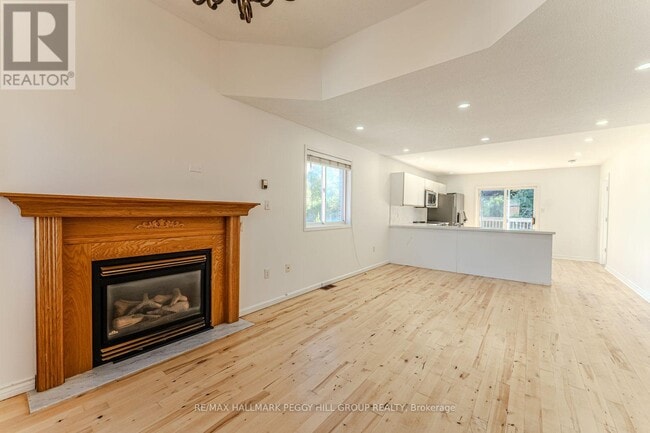 9 Kestrel Ct in Barrie, ON - Building Photo - Building Photo