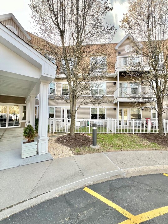 309 Sutton Dr in Mt Kisco, NY - Building Photo