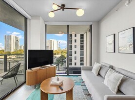 11 NE 6th St, Unit SI ID1373694P in Miami, FL - Building Photo