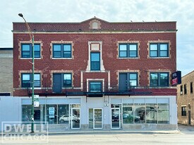 3409 W Fullerton Ave, Unit 3D in Chicago, IL - Building Photo